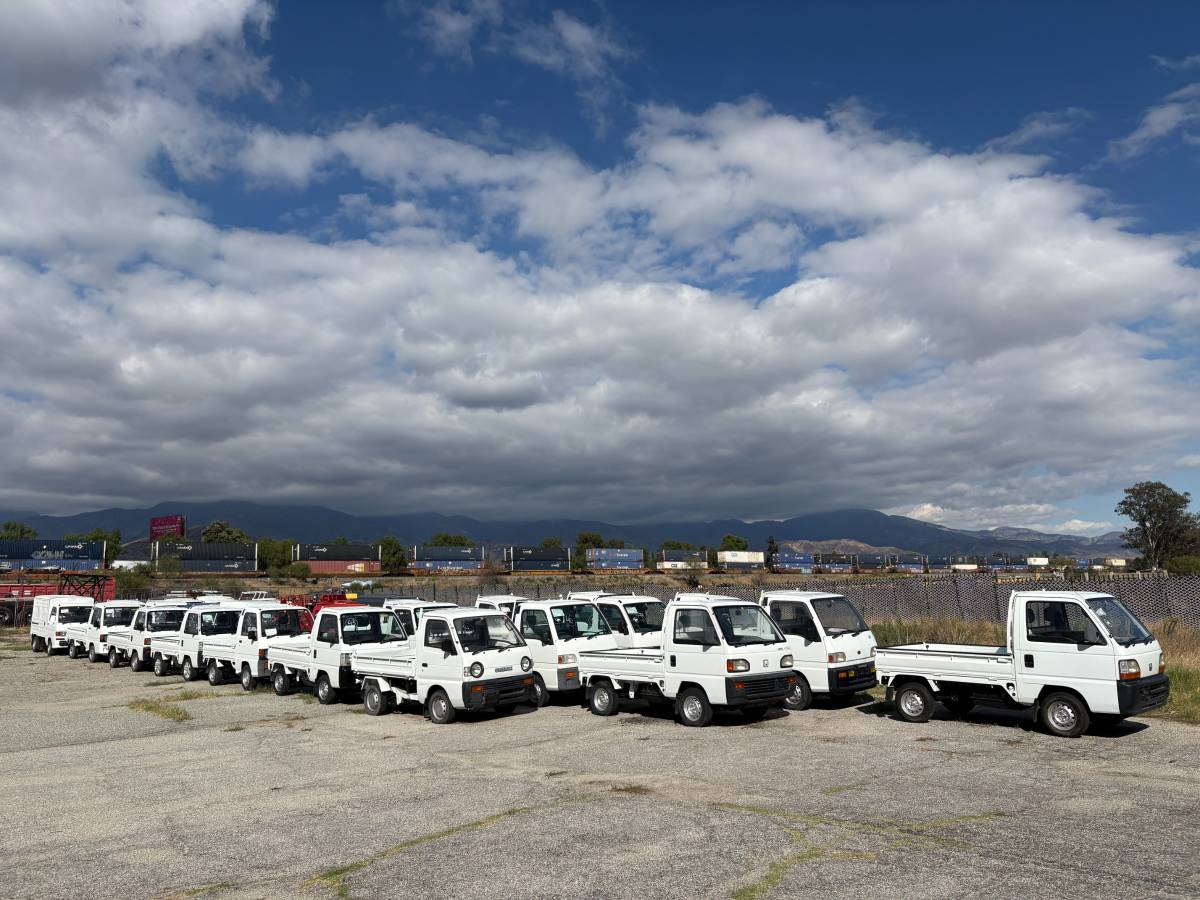 Mitsubishi-minicab-1993-white-15