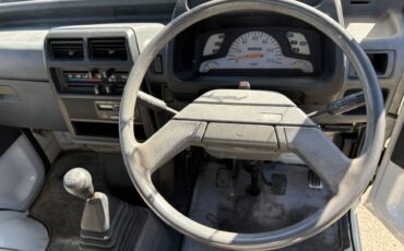 Mitsubishi-minicab-1993-white-17