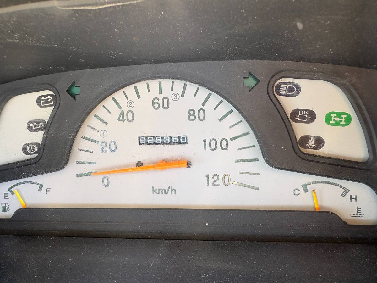 Mitsubishi-minicab-1993-white-18