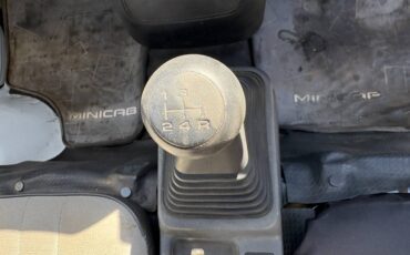 Mitsubishi-minicab-1993-white-25