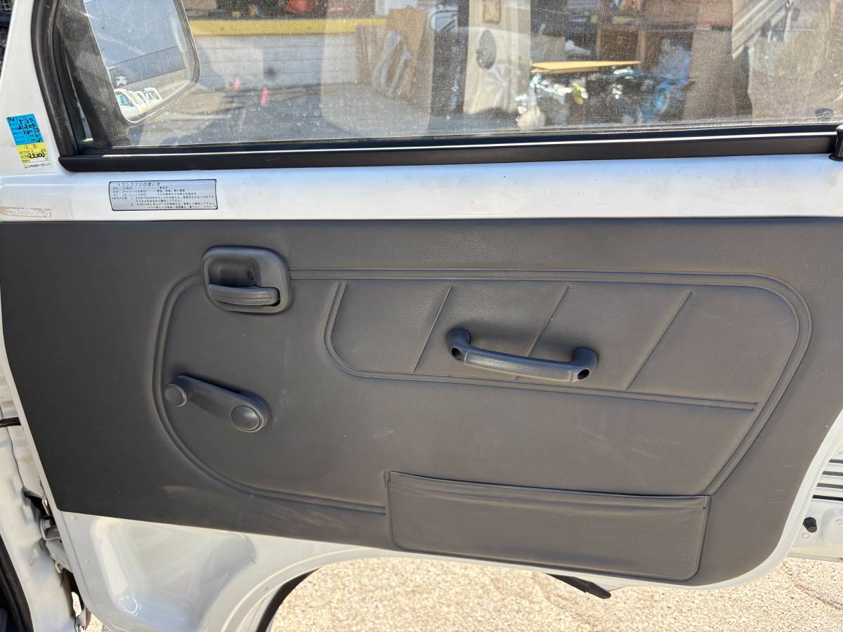 Mitsubishi-minicab-1993-white-29