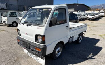 Mitsubishi-minicab-1993-white-3