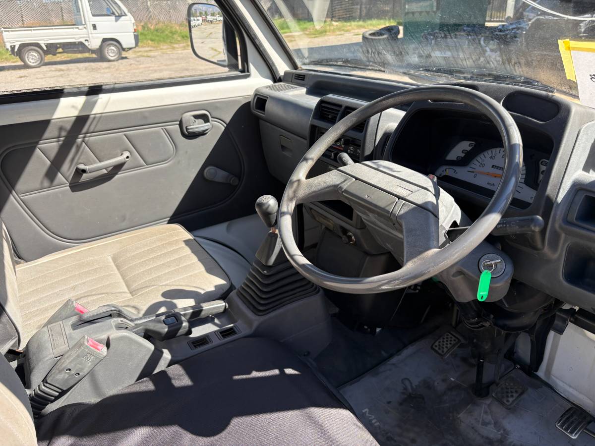 Mitsubishi-minicab-1993-white-30