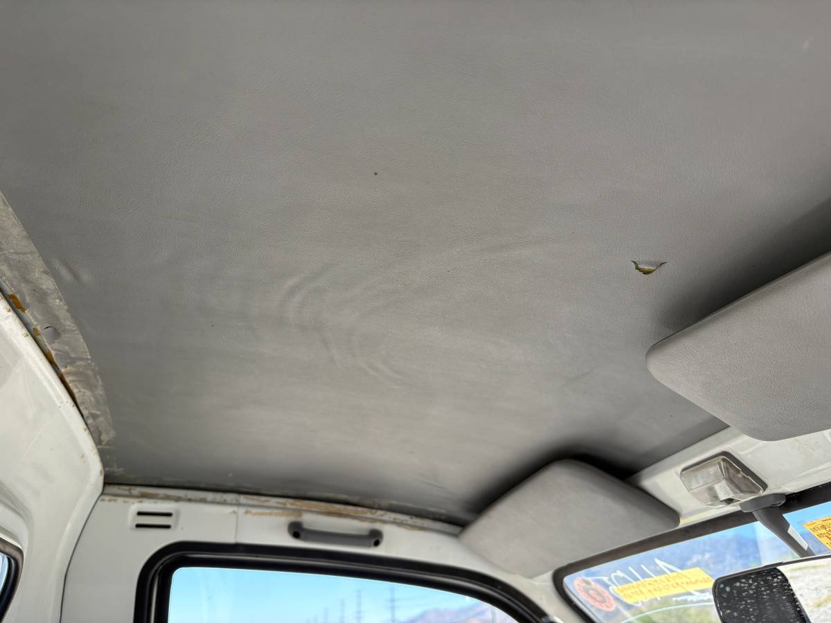 Mitsubishi-minicab-1993-white-32