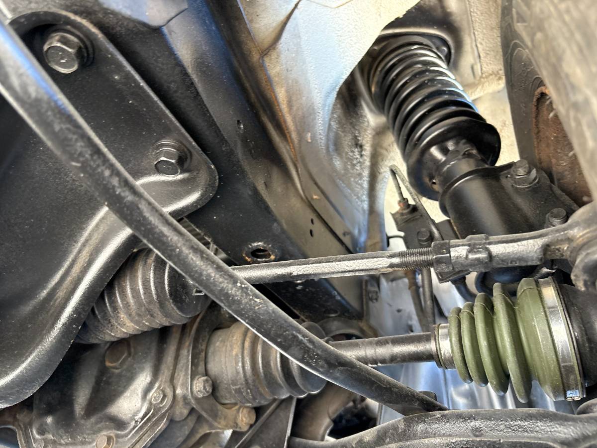 Mitsubishi-minicab-1993-white-37