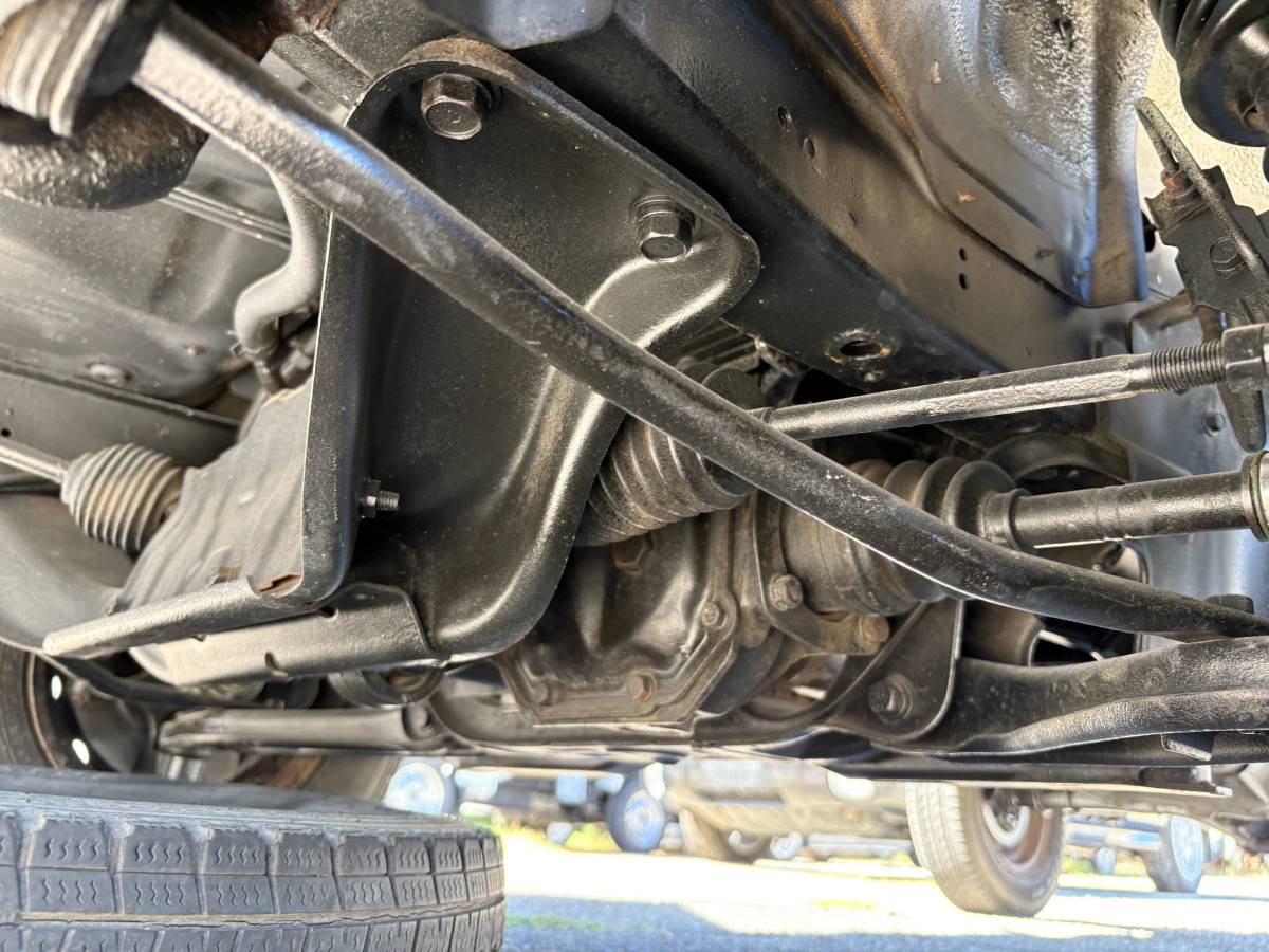 Mitsubishi-minicab-1993-white-38