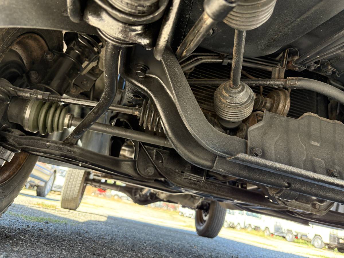 Mitsubishi-minicab-1993-white-39