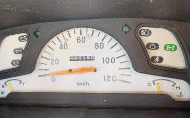 Mitsubishi-minicab-1993-white-4