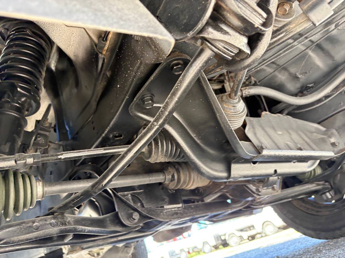 Mitsubishi-minicab-1993-white-40