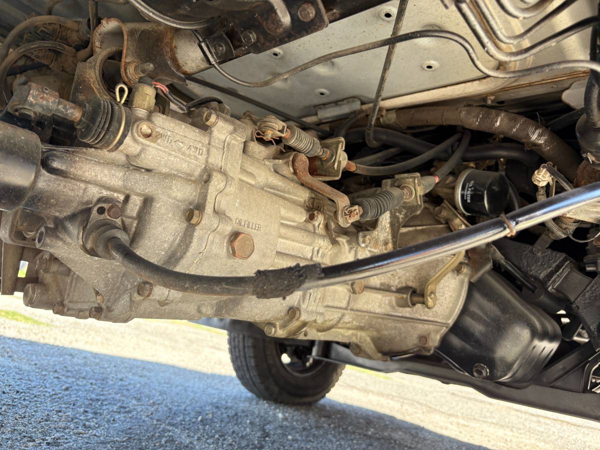 Mitsubishi-minicab-1993-white-42