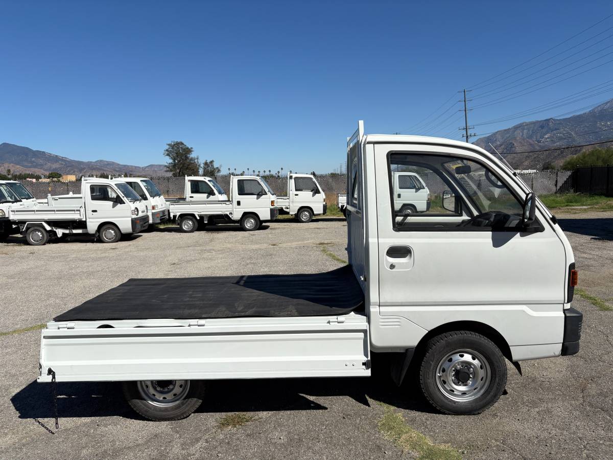 Mitsubishi-minicab-1993-white-46
