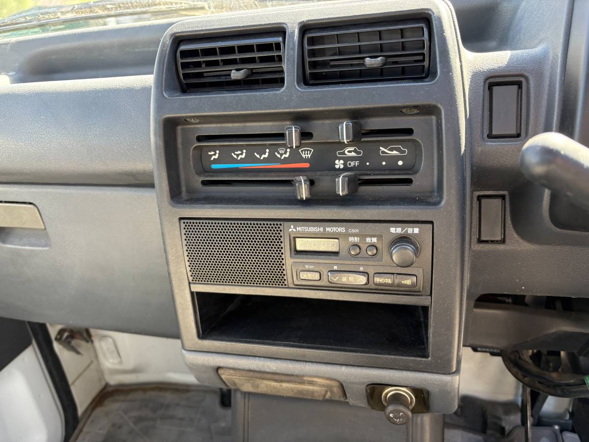 Mitsubishi-minicab-1993-white-6