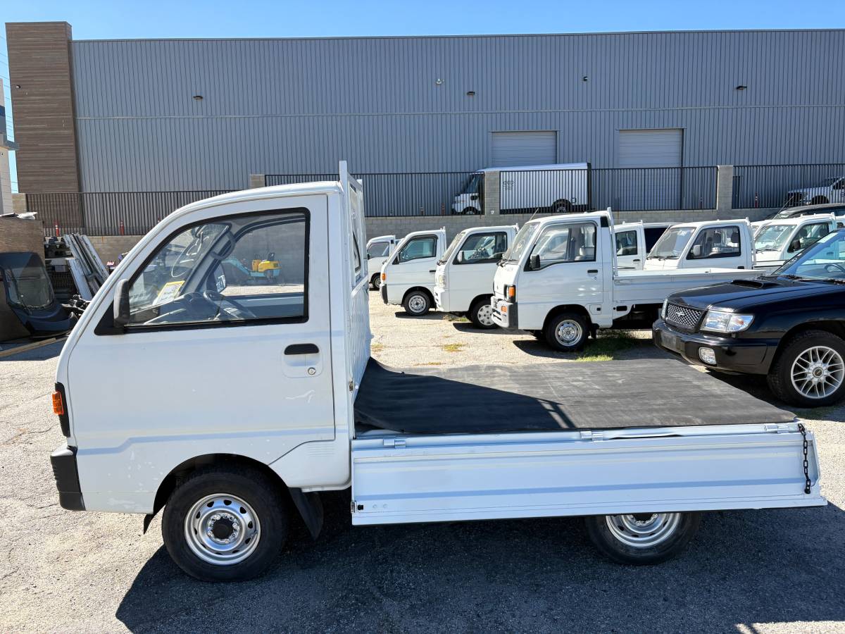 Mitsubishi-minicab-1993-white-7