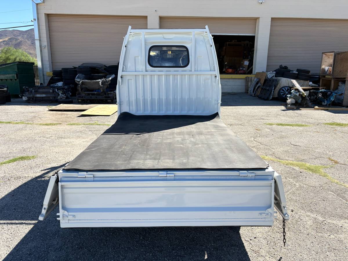 Mitsubishi-minicab-1993-white-8