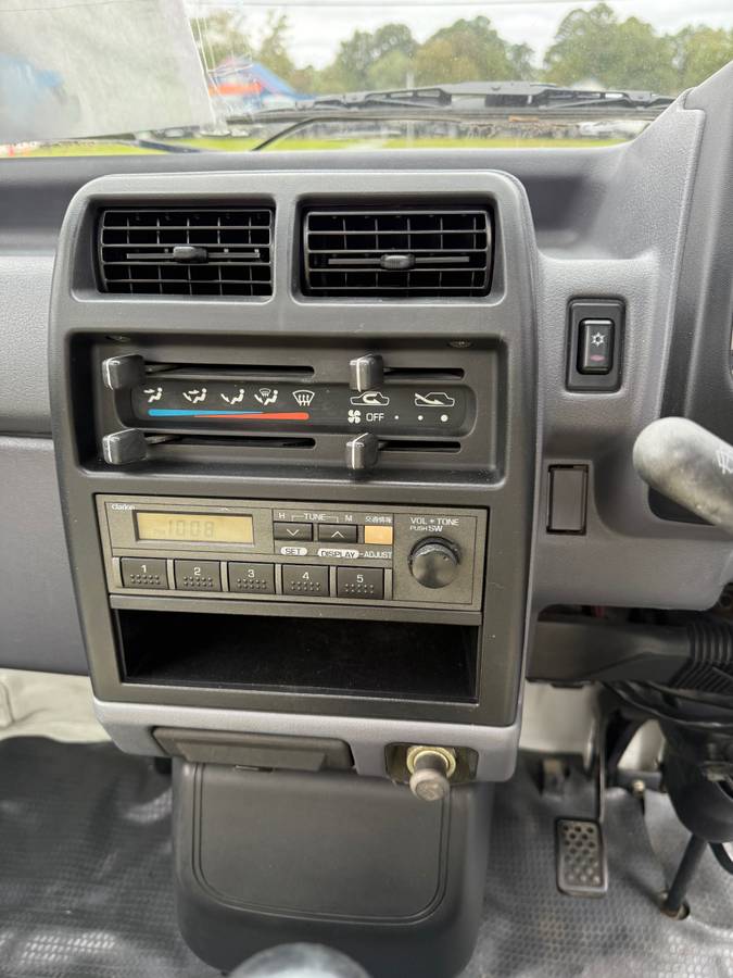 Mitsubishi-minicab-1994-blue-11