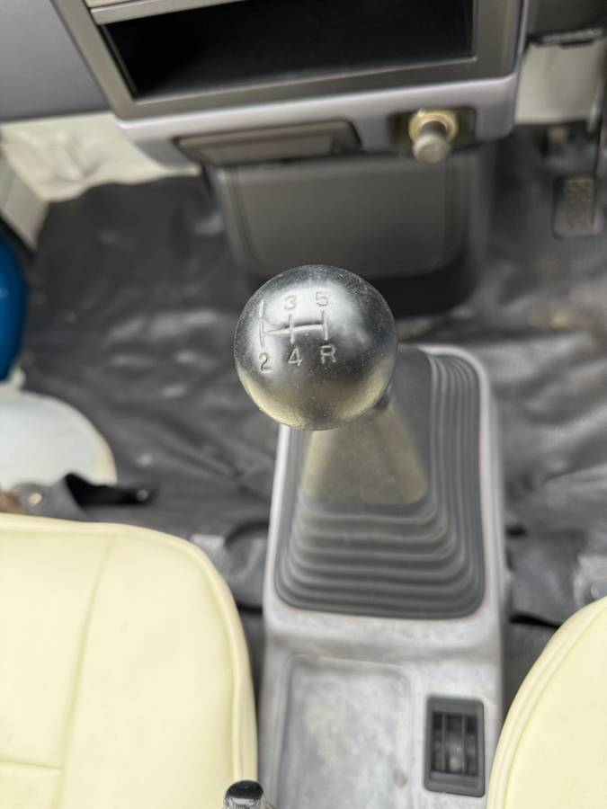 Mitsubishi-minicab-1994-blue-13