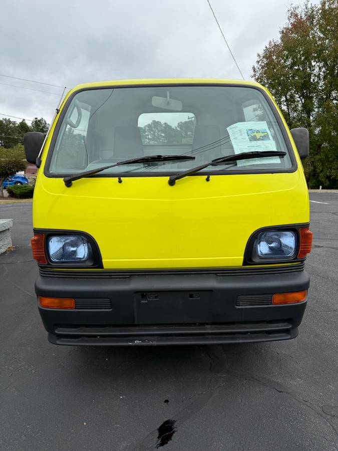 Mitsubishi-minicab-1994-yellow-1