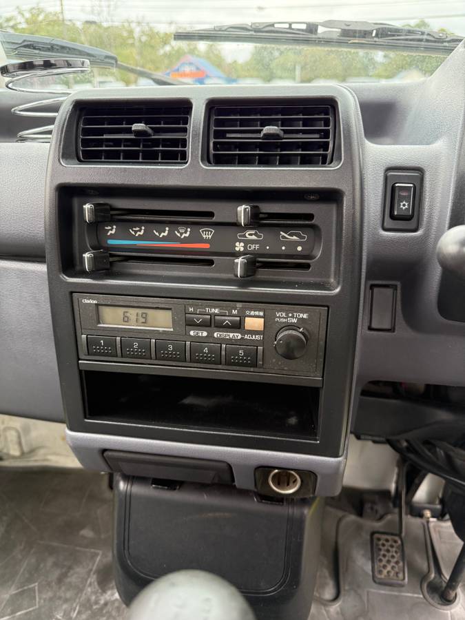 Mitsubishi-minicab-1994-yellow-10