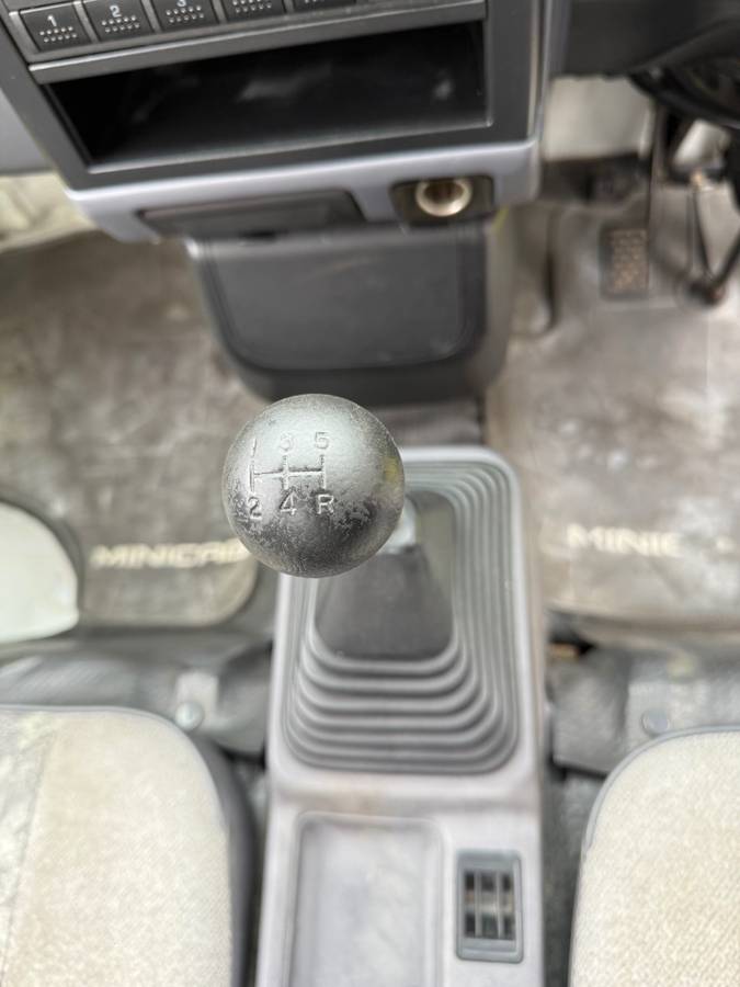 Mitsubishi-minicab-1994-yellow-12