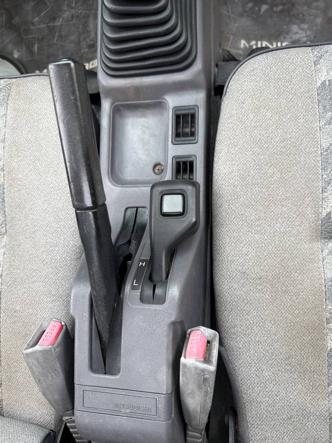 Mitsubishi-minicab-1994-yellow-13