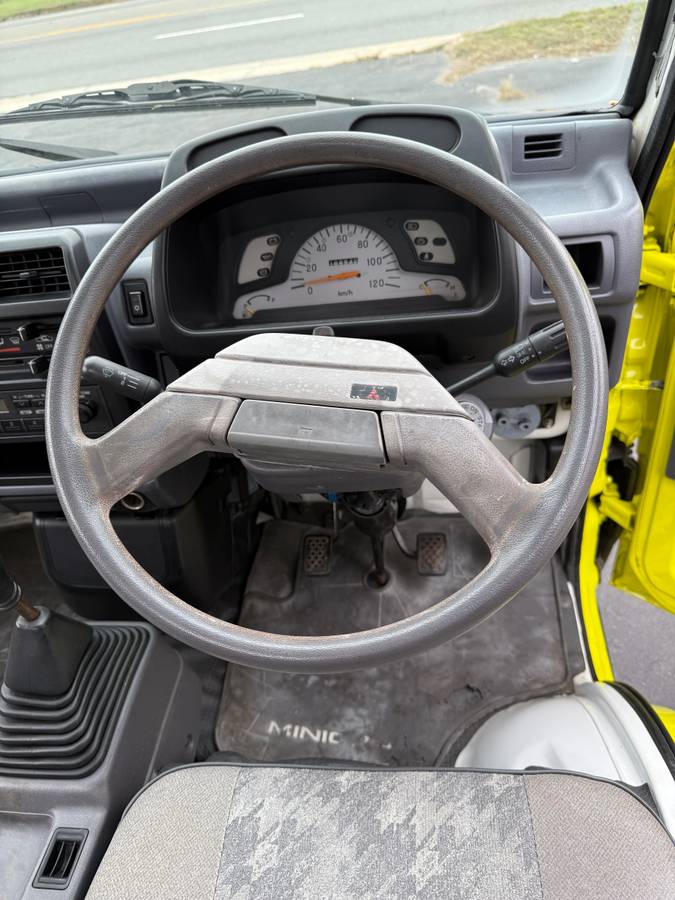 Mitsubishi-minicab-1994-yellow-7