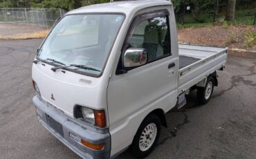Mitsubishi-minicab-1996-white-2