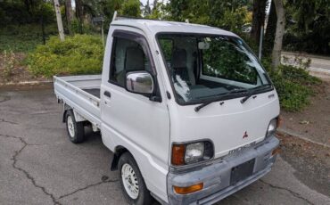 Mitsubishi-minicab-1996-white