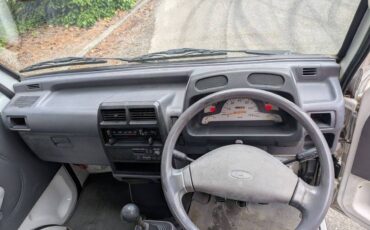 Mitsubishi-minicab-1996-white-4