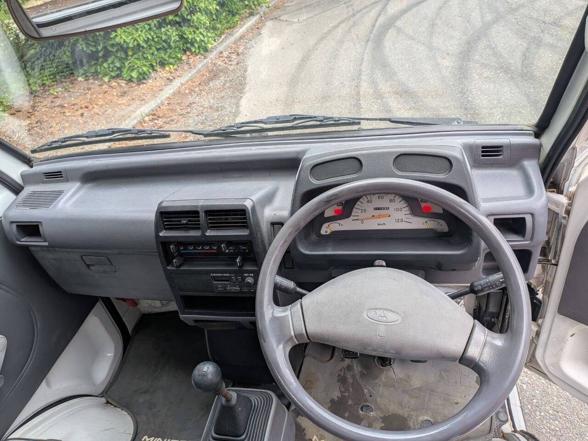 Mitsubishi-minicab-1996-white-4