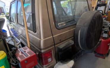 Mitsubishi-montero-1987-brown