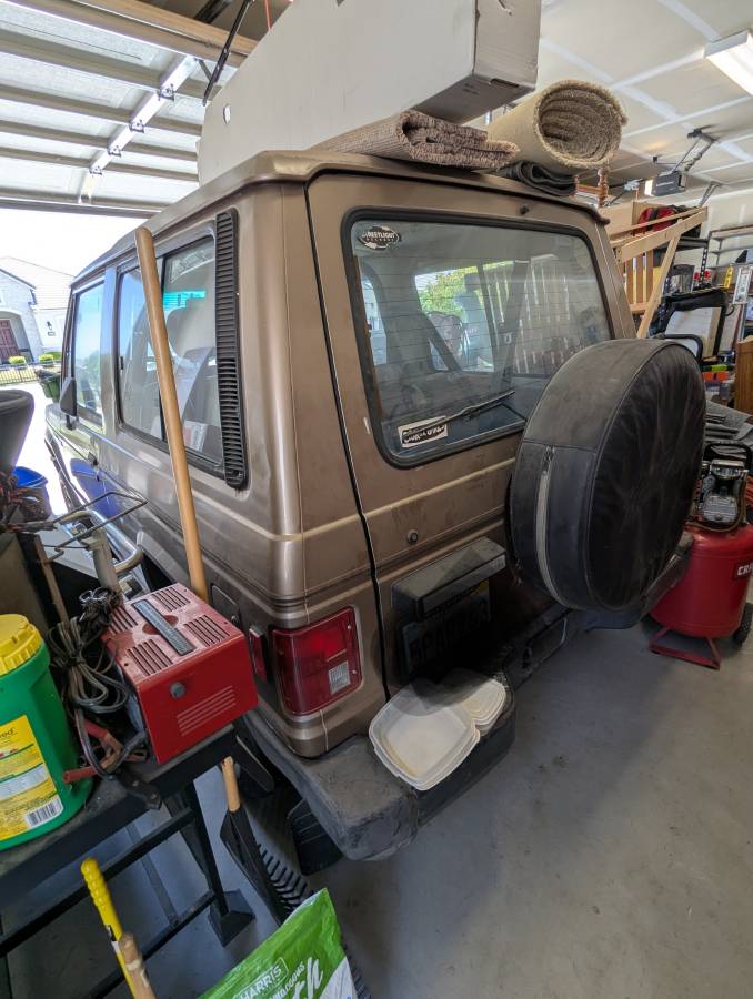 Mitsubishi-montero-1987-brown