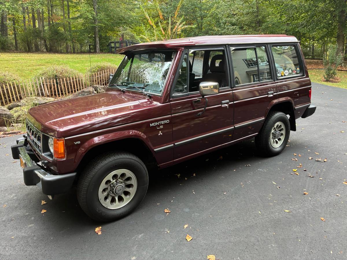 Mitsubishi-montero-ls-1991-red-1