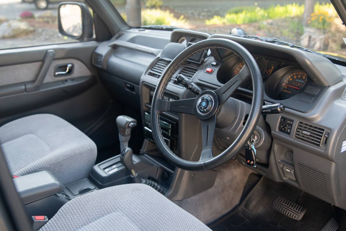 Mitsubishi-pajero-1994-12
