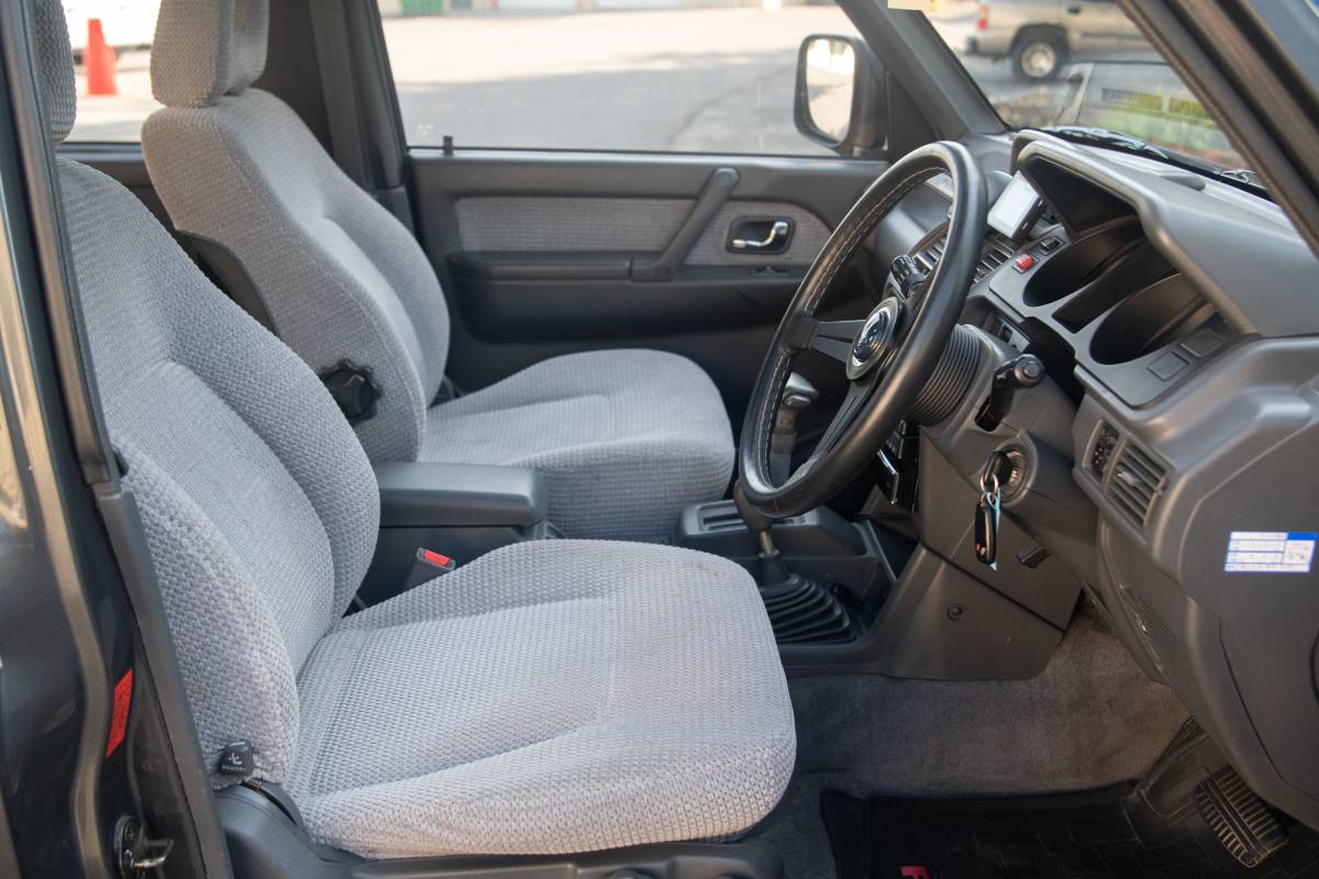 Mitsubishi-pajero-1994-13