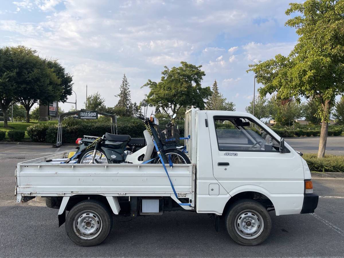 Mitsubishinissanisuzu-diesel-1996-white-4