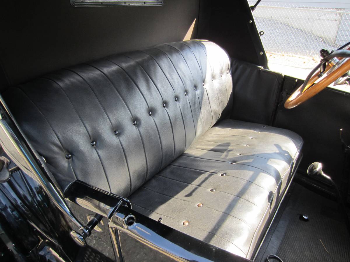 Model-t-ford-roadster-1927-2