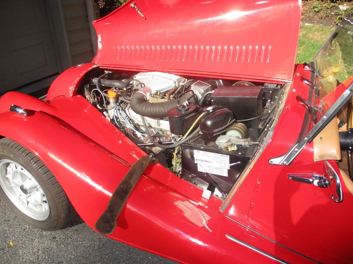 Morgan-Plus-8-1993-Corsa-Red-Tan-1