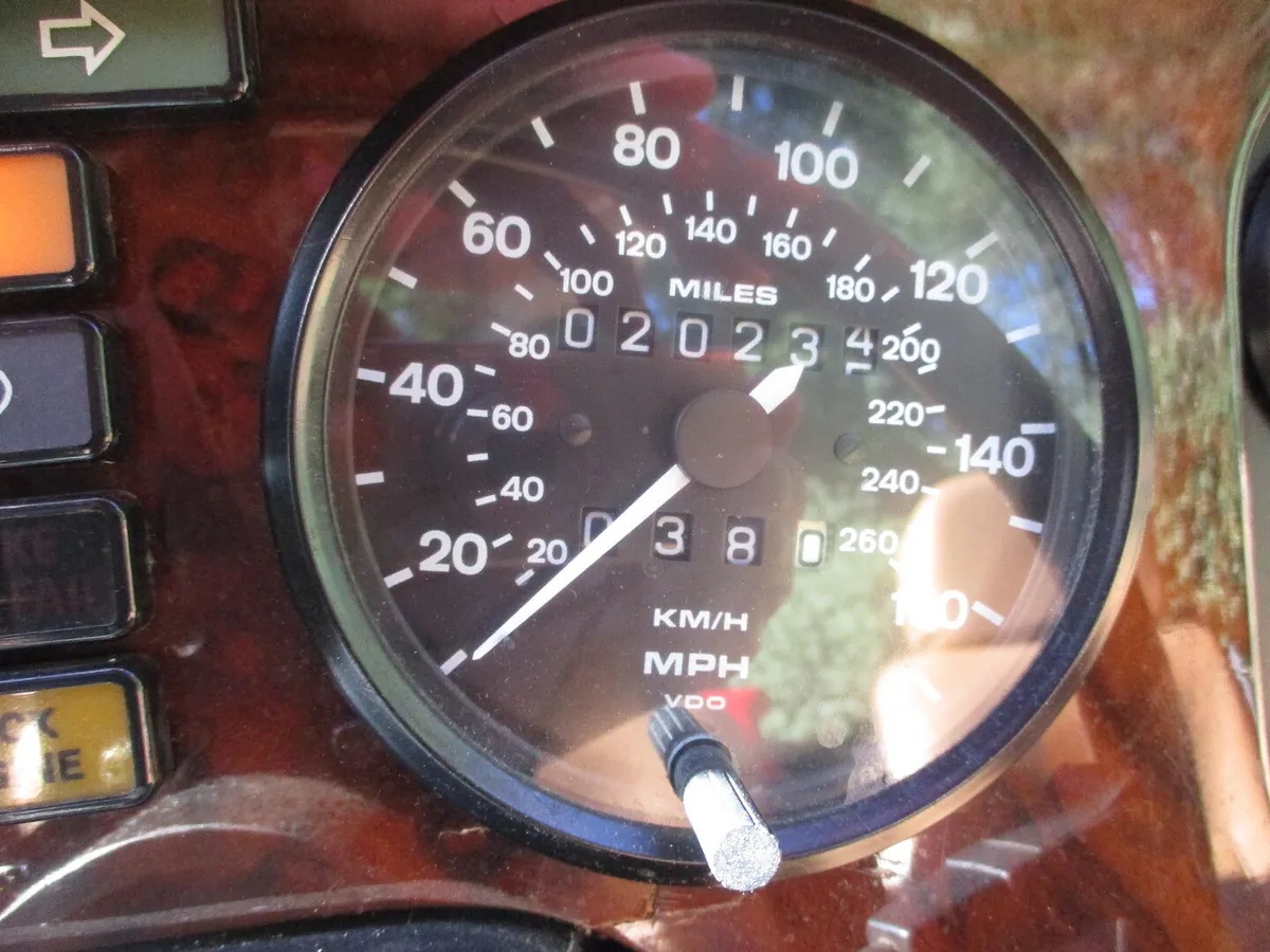 Morgan-Plus-8-1993-Corsa-Red-Tan-2