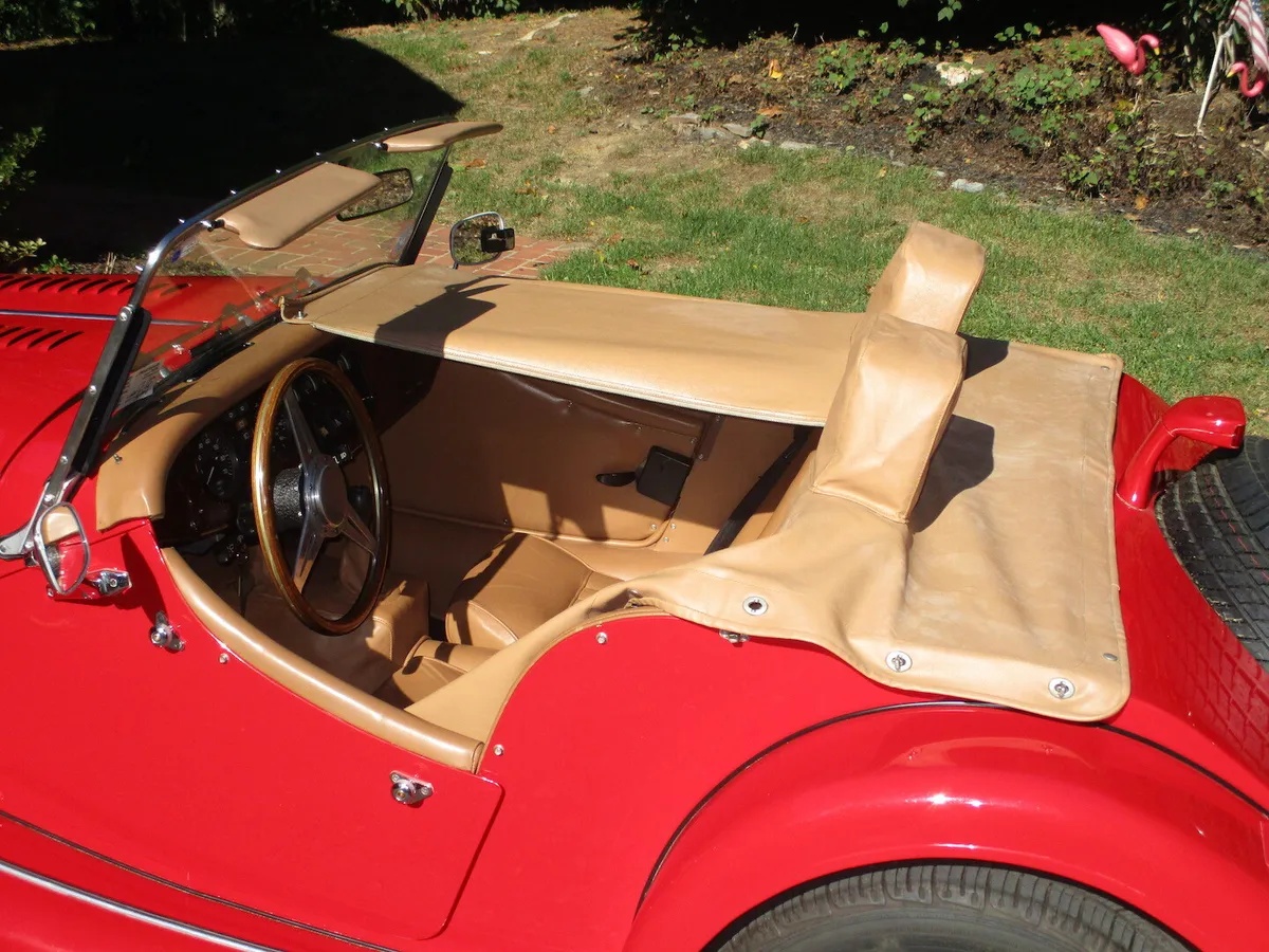 Morgan-Plus-8-1993-Corsa-Red-Tan-3