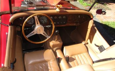 Morgan-Plus-8-1993-Corsa-Red-Tan