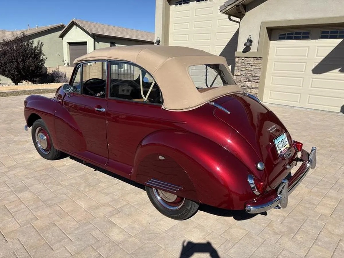 Morris-Minor-1000-1959-Red-Beige-1