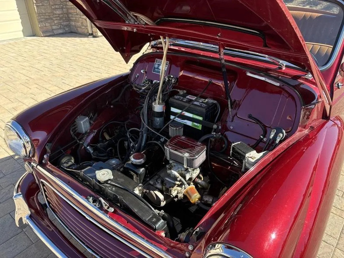 Morris-Minor-1000-1959-Red-Beige-11