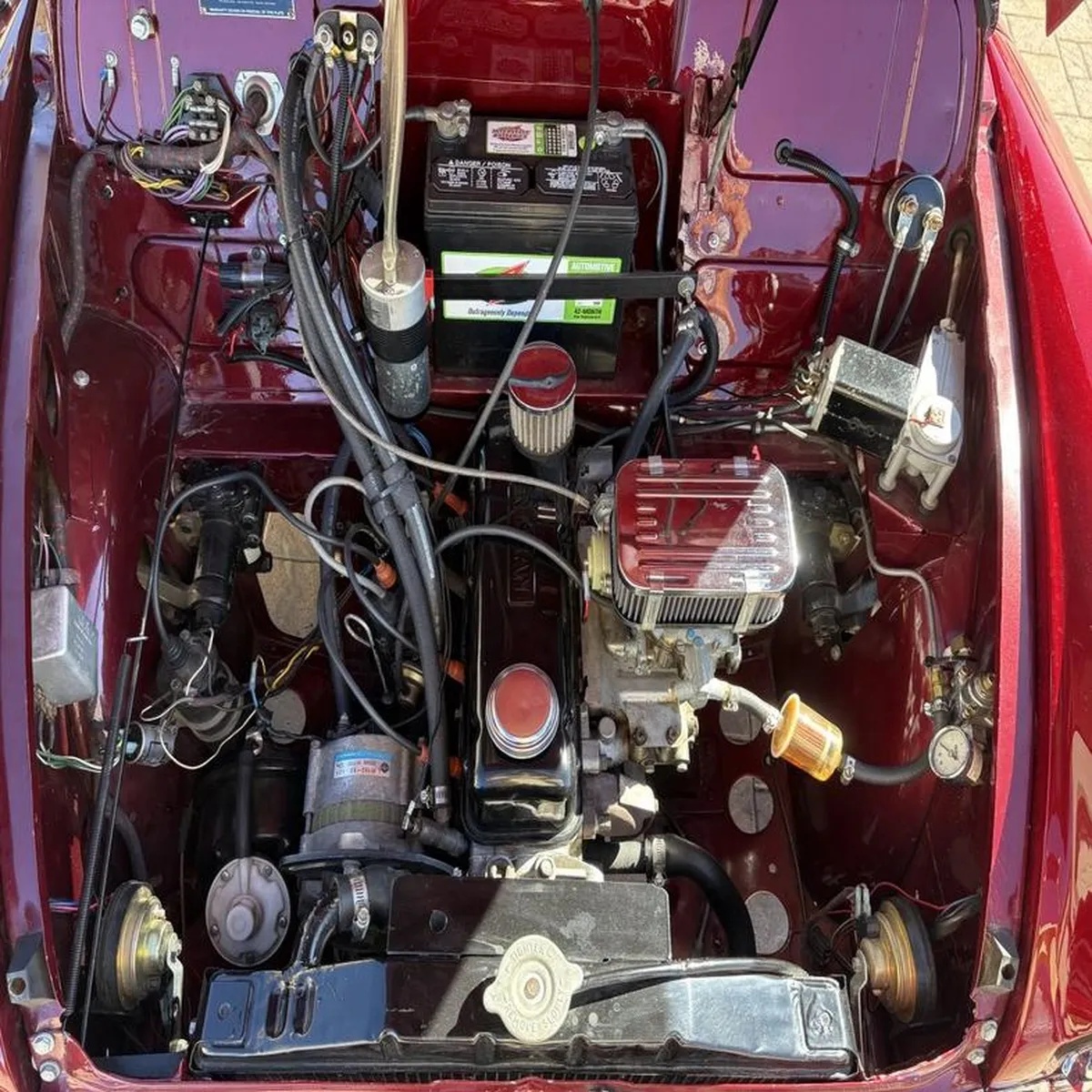 Morris-Minor-1000-1959-Red-Beige-12