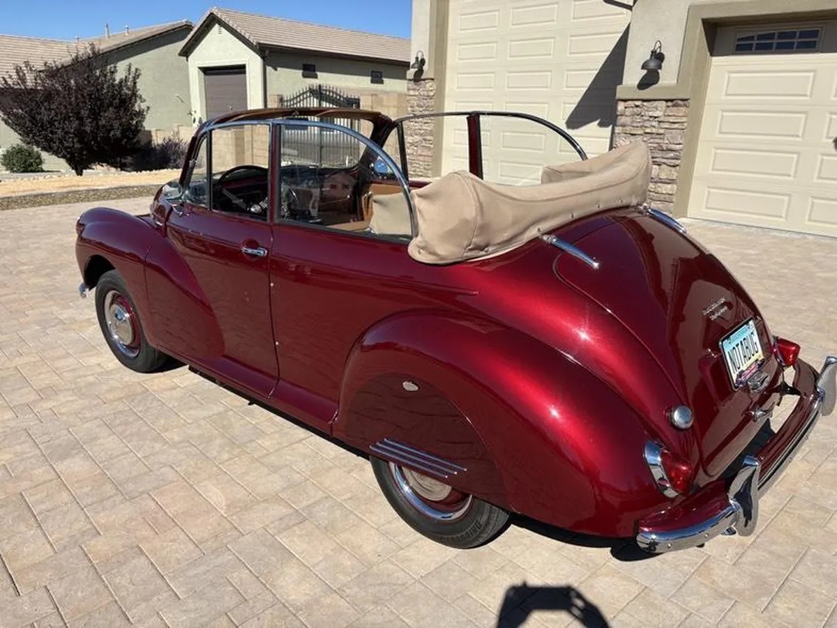 Morris-Minor-1000-1959-Red-Beige-14