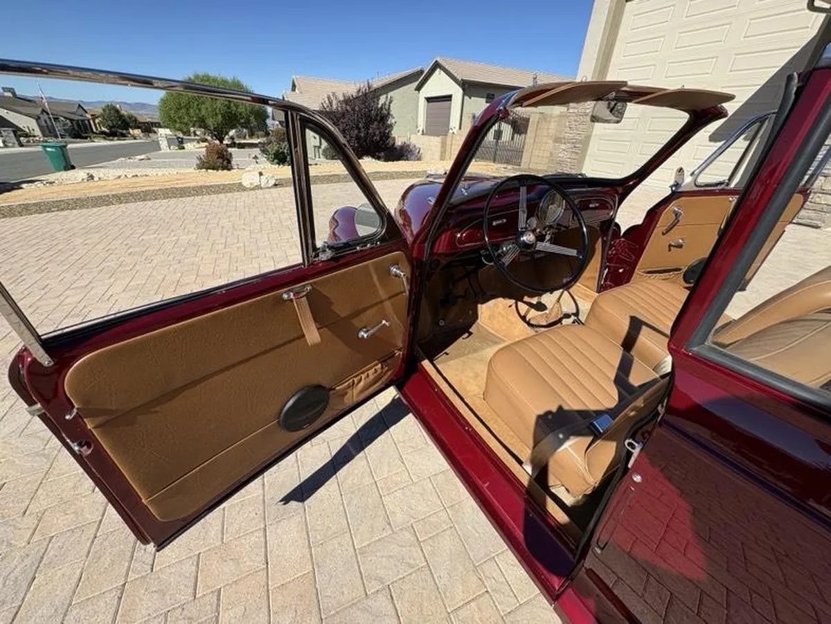 Morris-Minor-1000-1959-Red-Beige-19