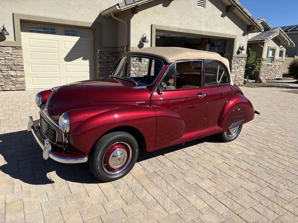 Morris-Minor-1000-1959-Red-Beige-3