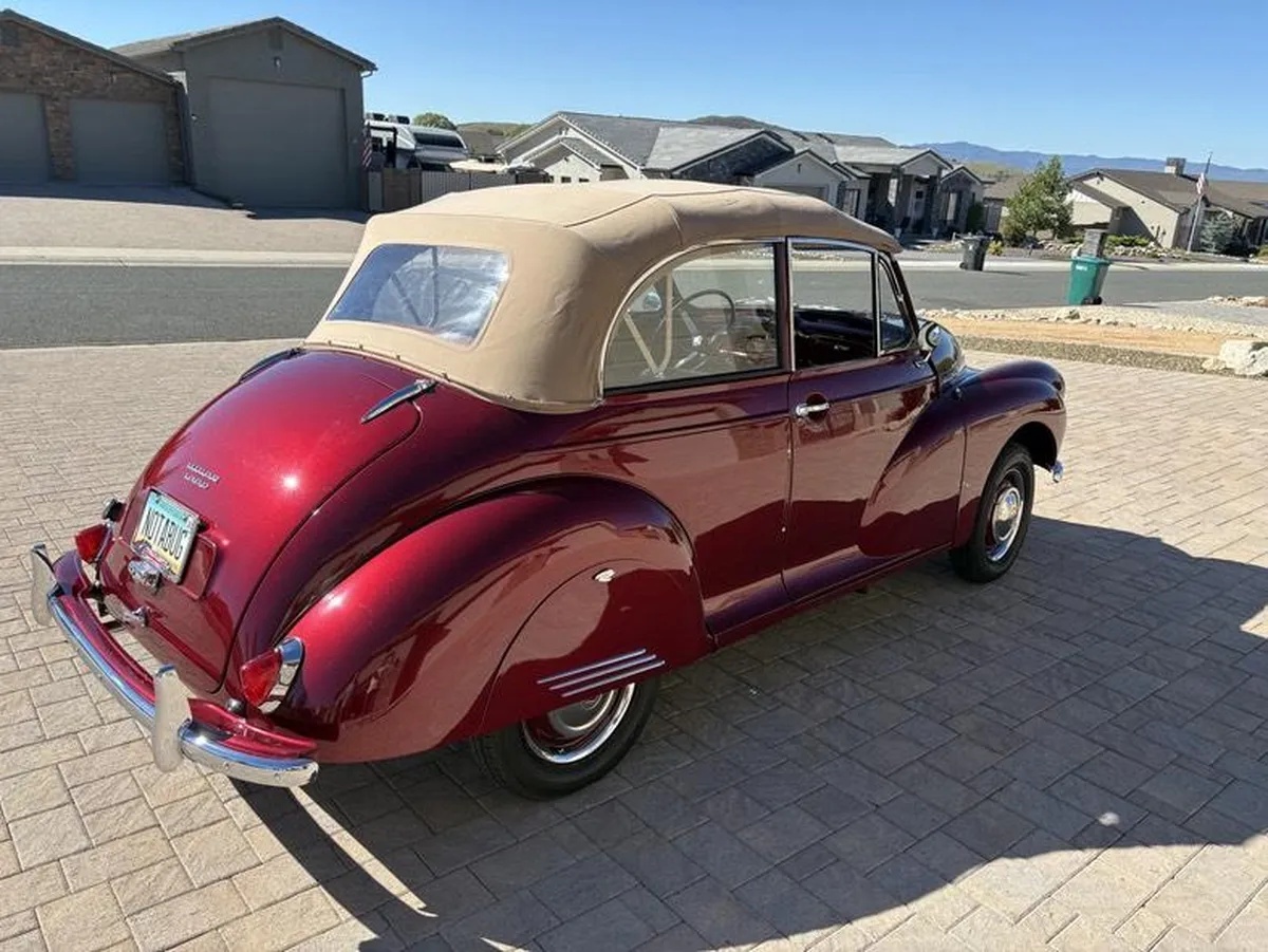 Morris-Minor-1000-1959-Red-Beige-7