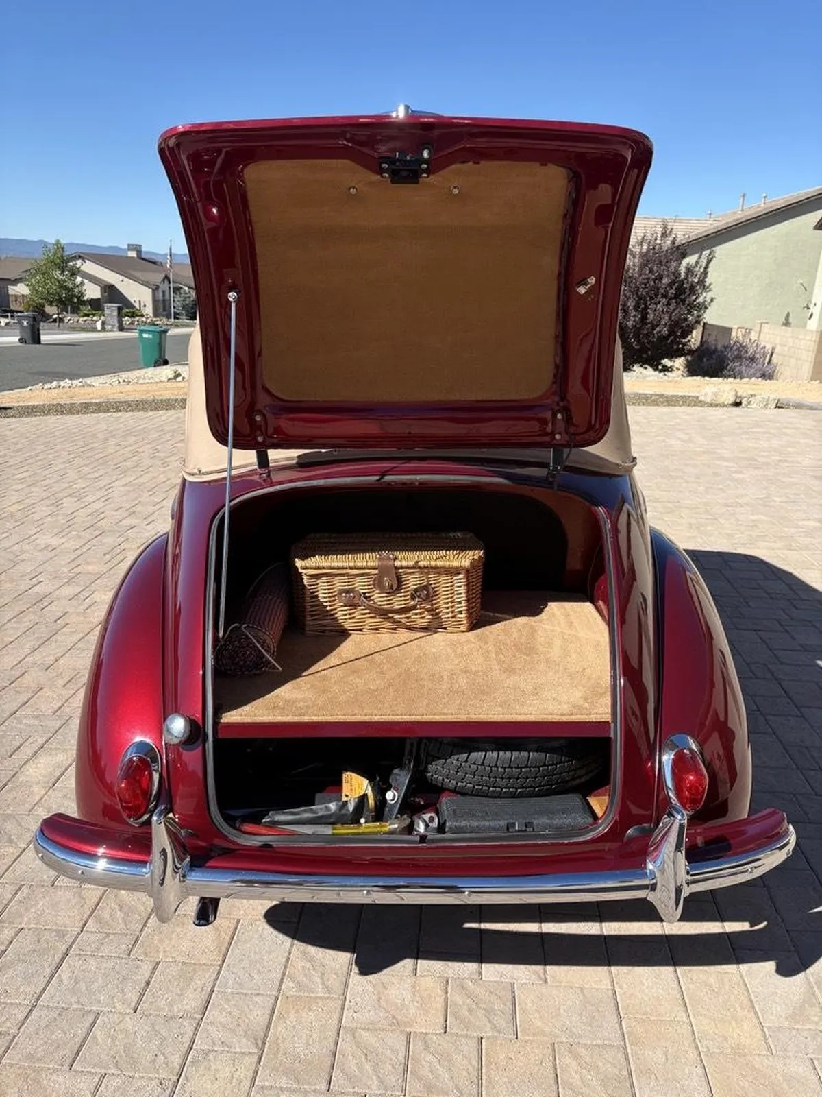 Morris-Minor-1000-1959-Red-Beige-8
