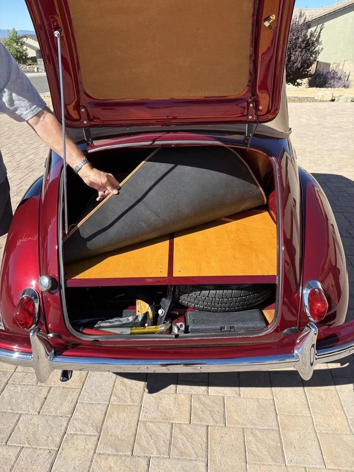 Morris-Minor-1000-1959-Red-Beige-9