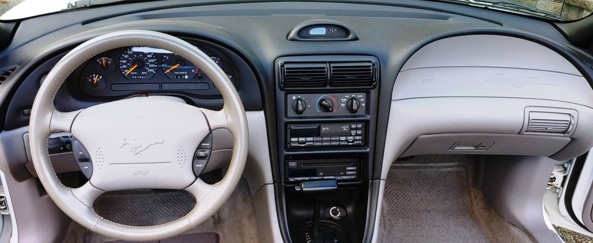 Mustang-gt-convertible-1996-white-17